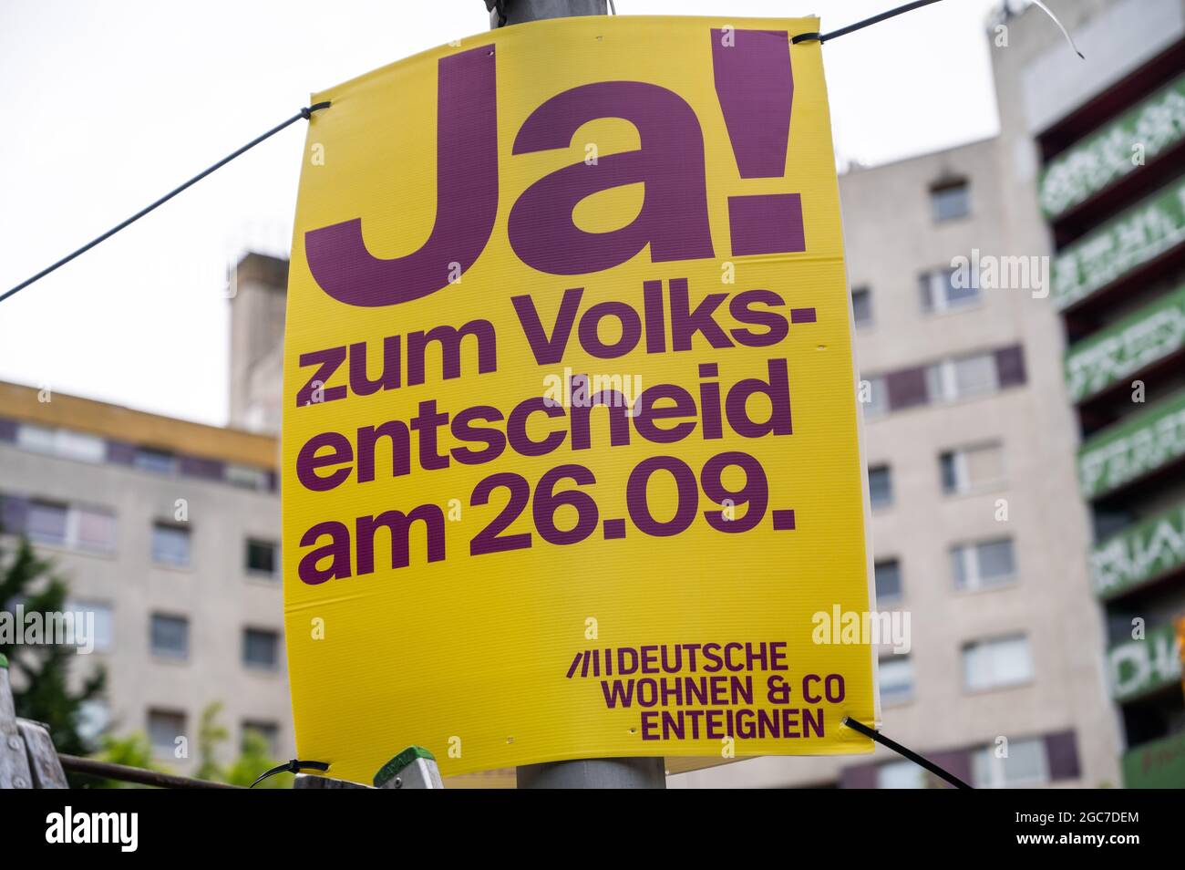 Berlin, Germany. 07th Aug, 2021. A poster with the inscription 'Yes! to the referendum on 26.09.' hangs on a street lamp at Kottbusser Tor during the campaign launch of the initiative 'Expropriate Deutsche Wohnen & Co. The initiative 'Expropriate Deutsche Wohnen & Co.' demands a referendum. The vote on whether real estate companies with more than 3,000 apartments should be expropriated in exchange for billions in compensation is planned to take place parallel to the federal and parliamentary elections on September 26. Credit: Christophe Gateau/dpa/Alamy Live News Stock Photo