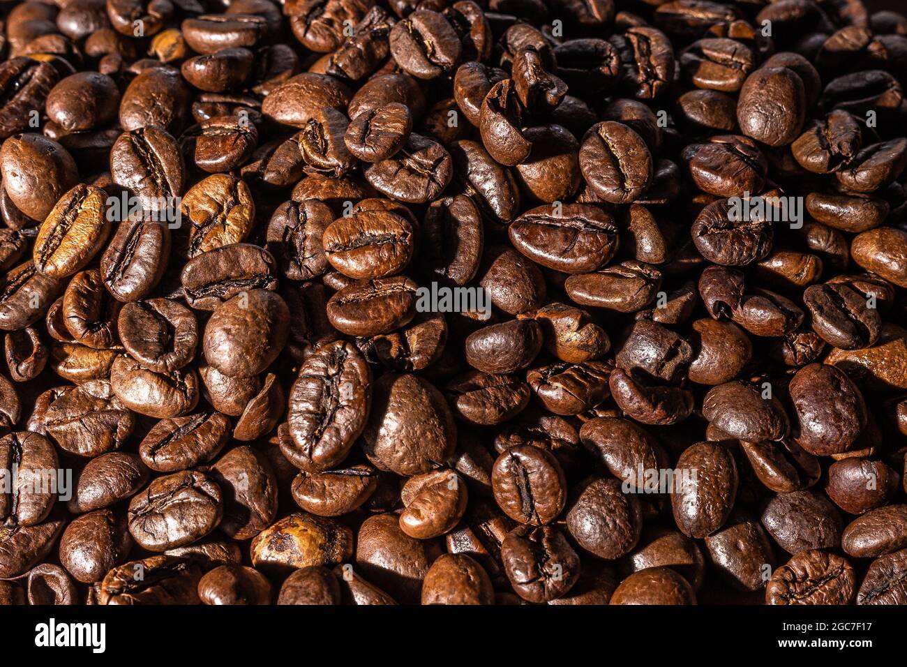 Closeup of roasted coffee beans Stock Photo - Alamy