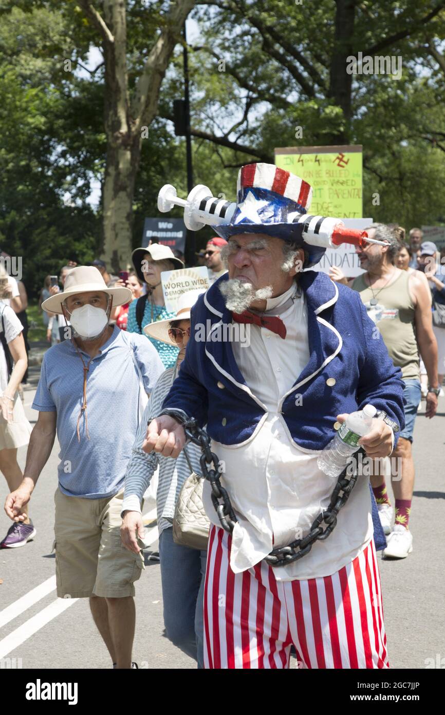 A coalition of groups of people demonstrate and march through Central Park who feel our constitutional rights are being eroded and violated with the growing demand for all citizens to receive the Covid vaccine, the manipulation of statistics and to make children to wear masks, and censor divergent points of view on the subject. New York City. Stock Photo