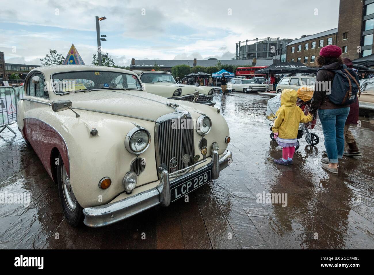 Vintage Car Boot Sale High Resolution Stock Photography And Images Alamy