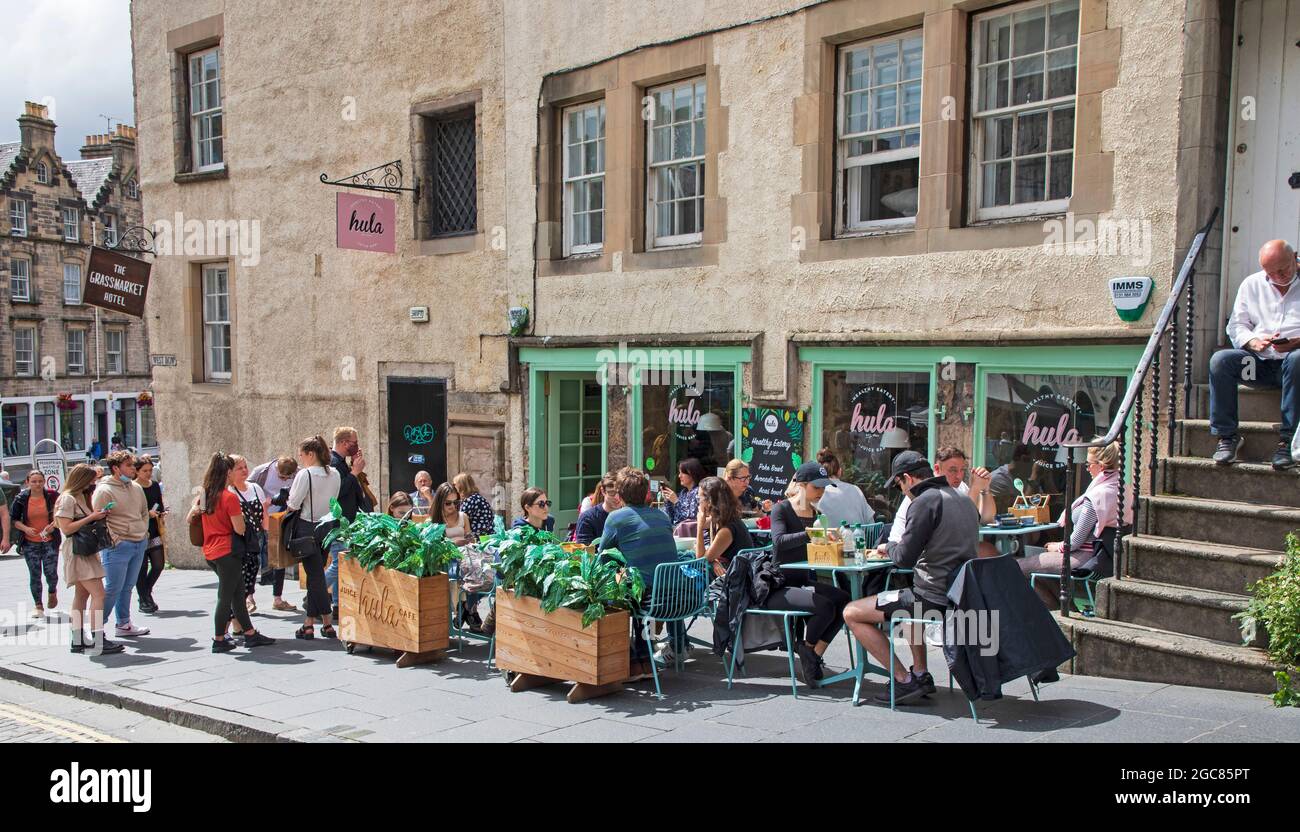 Edinburgh, Scotland, UK. 7th August 2021. A busier day for   second day of Edinburgh Fringe Festival in Royal Mile and  the Grassmarket pubs, restaurants and cafes.  Credit: Arch White/Alamy Live News. Stock Photo