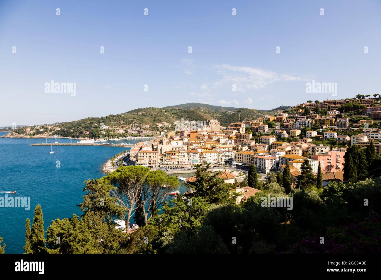 Houses overlooking the harbour in Porto Santo Stefano, one of the two main harbours on the side of Monte Argentario, in Tuscany, Italy. Stock Photo