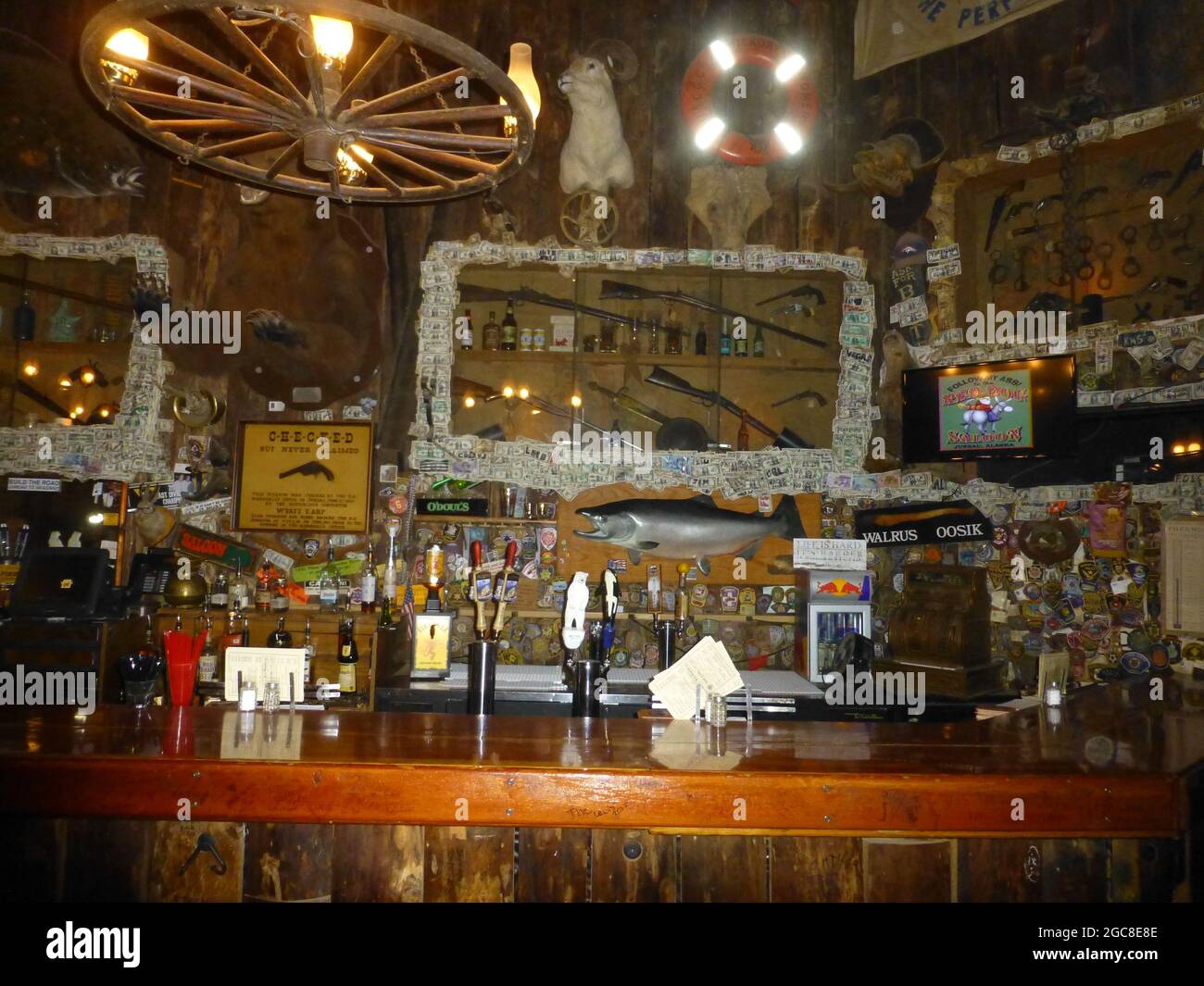 red-dog-saloon-alaska-arctic-stock-photo-alamy