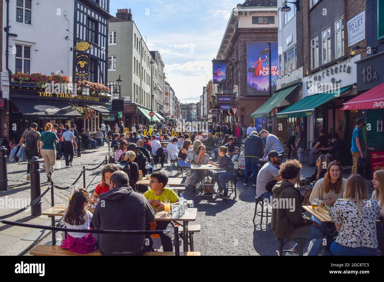 London, United Kingdom. 7th August 2021. Busy Old Compton Street. People flocked to bars and restaurants in Soho to enjoy the sunshine after a morning of heavy rain showers . (Credit: Vuk Valcic / Alamy Live News) Stock Photo
