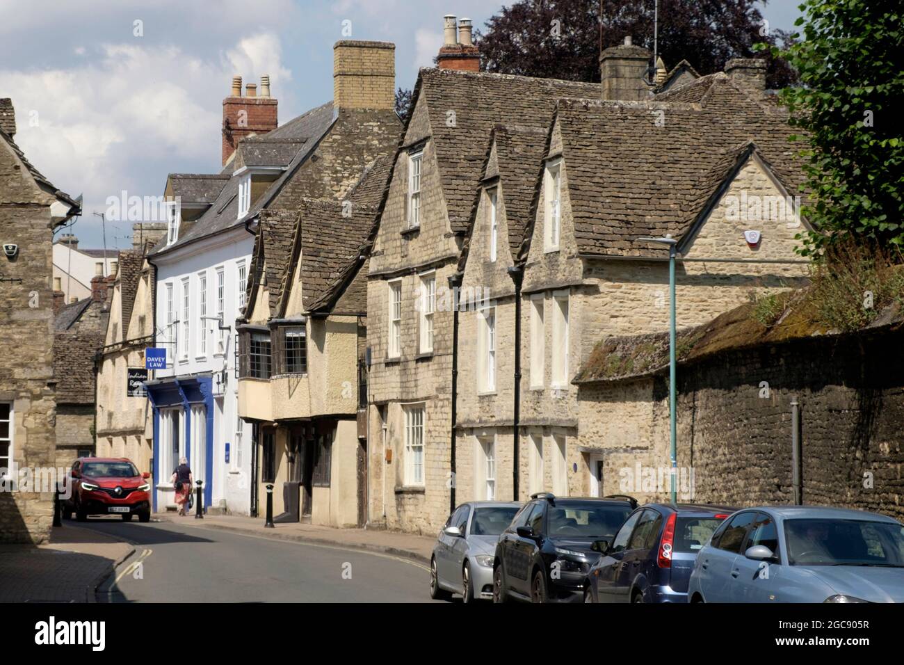 Around Cirencester, a traditional Gloucester market town in the Cotswolds. Mixed Architecture on Gosditch Street. Stock Photo