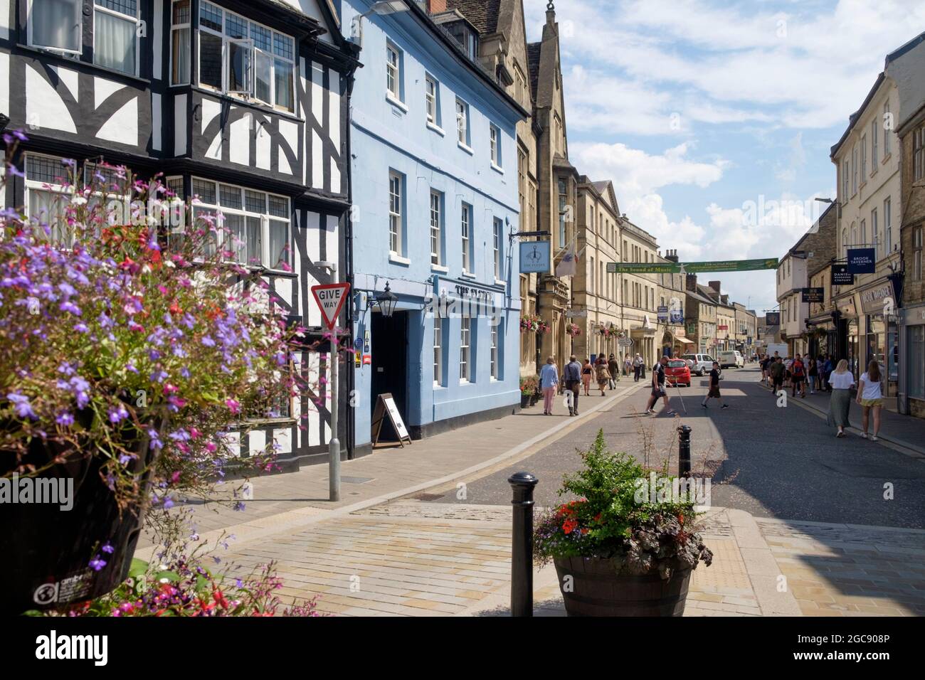 Around Cirencester, a traditional Gloucester market town in the Cotswolds. The Fleece Inn. Stock Photo