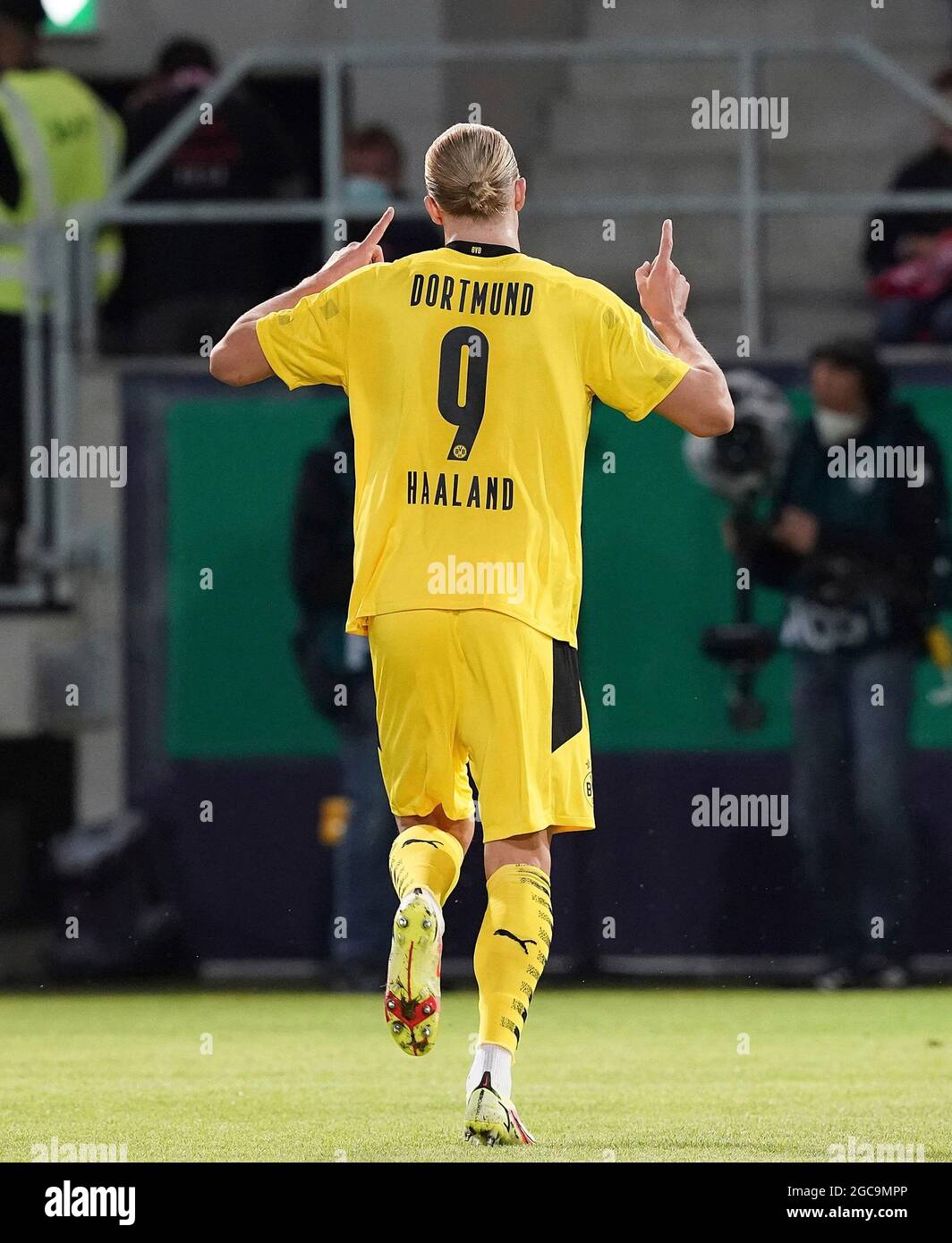 Borussia dortmund 22 08 haaland hires stock photography and images Alamy
