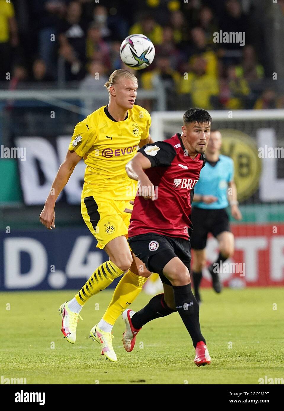 Borussia dortmund 22 08 haaland hires stock photography and images Alamy