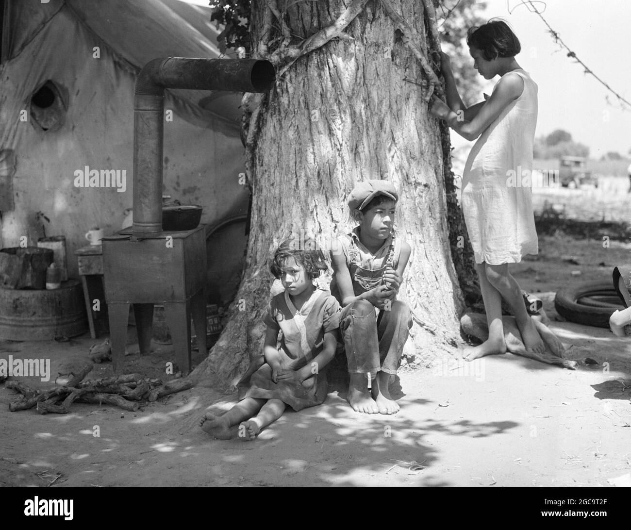 Orphans in a camp during the American Depression in the Dustbowl taken by Dorothy Lange Stock Photo