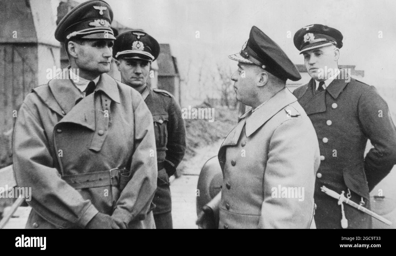 Rudolf Hess speaking to army officers Stock Photo