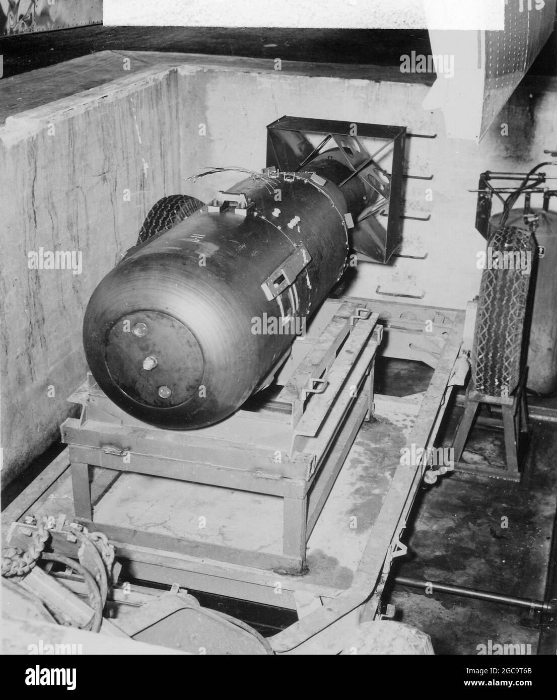 The atomic bomb Little Boy (dropped on Hiroshima) being placed on a trailer in 1945 Stock Photo