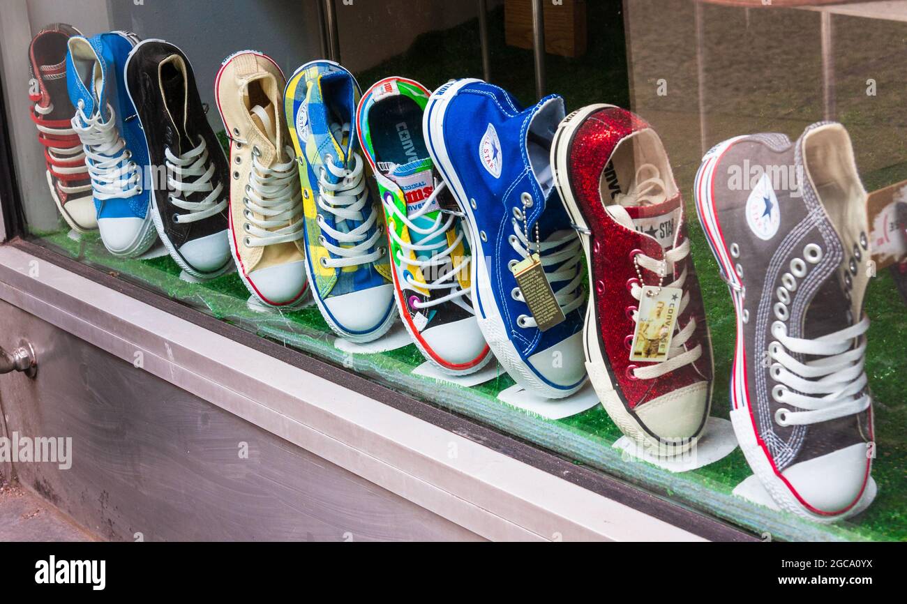 Converse 5th cheap avenue new york
