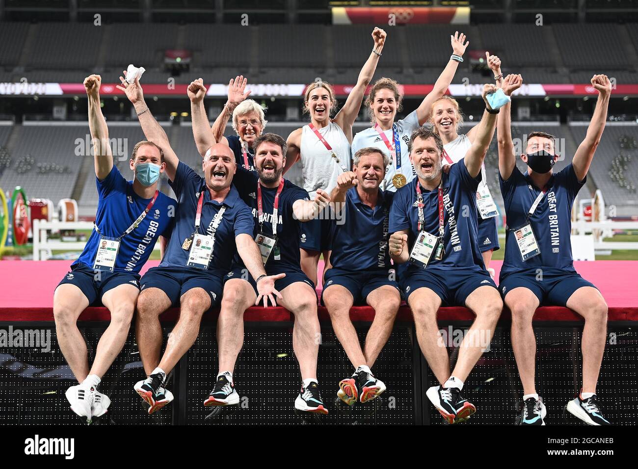Tokyo, Japan. 07th Aug, 2021. Modern Pentathlon. Mens individual. Tokyo Stadium. 376-3. Nishimachi. Chofu-shi. Tokyo.Kate French (GBR) and the team celebrate. Credit Garry Bowden/Sport in Pictures/Alamy live news Credit: Sport In Pictures/Alamy Live News Stock Photo