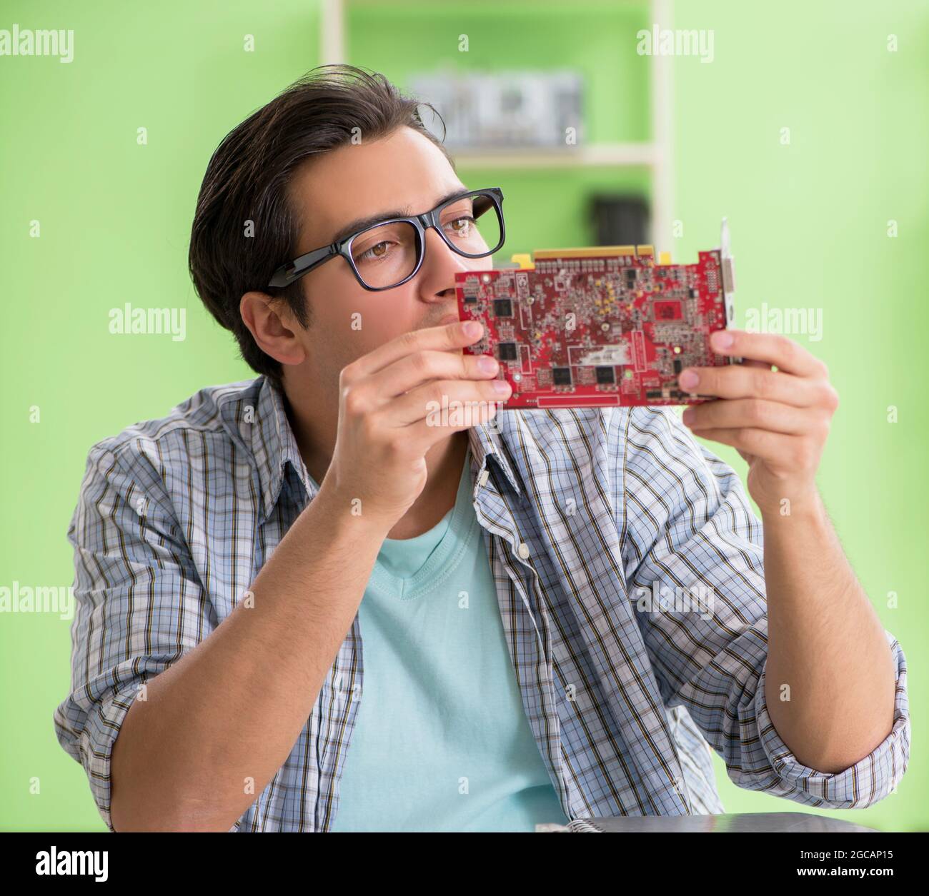 The computer engineer repairing broken desktop Stock Photo - Alamy