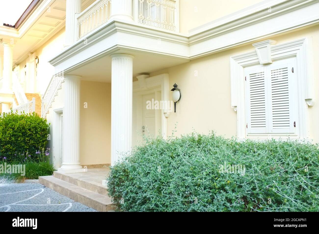 Modern house with landscaping on front Stock Photo - Alamy