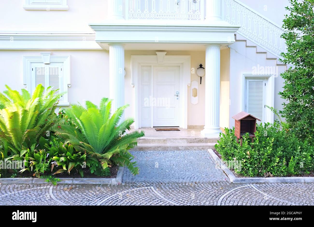 Modern house with landscaping on front Stock Photo - Alamy