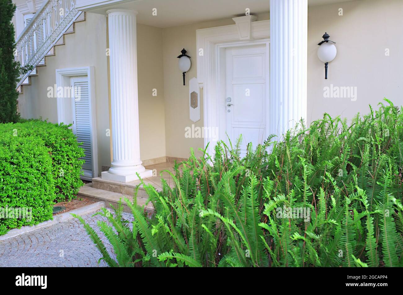 Modern house with landscaping on front Stock Photo - Alamy