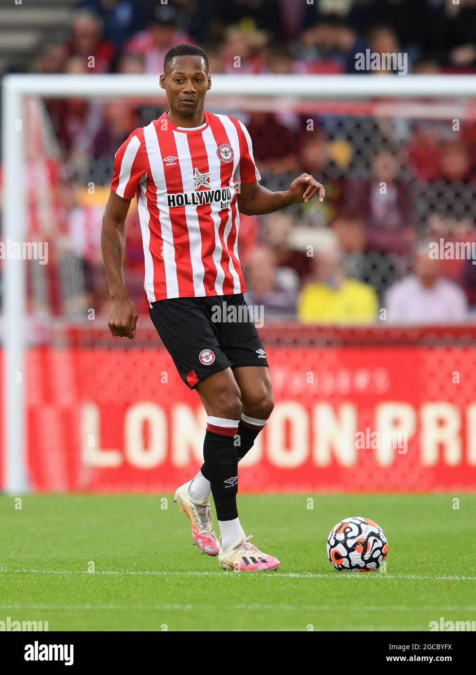 07 August 2021 - Brentford v Valencia - Pre-Season Friendly - Brentford Community Stadium   Brentford's Ethan Pinnock during the match at the Brentford Community Stadium, London.  Picture Credit : © Mark Pain / Alamy Live News Stock Photo