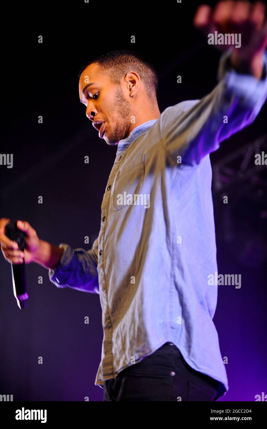 Luh Rizzle Rizzle Kicks Performing at Sheffield Academy 02 , Sheffield Stock Photo ...