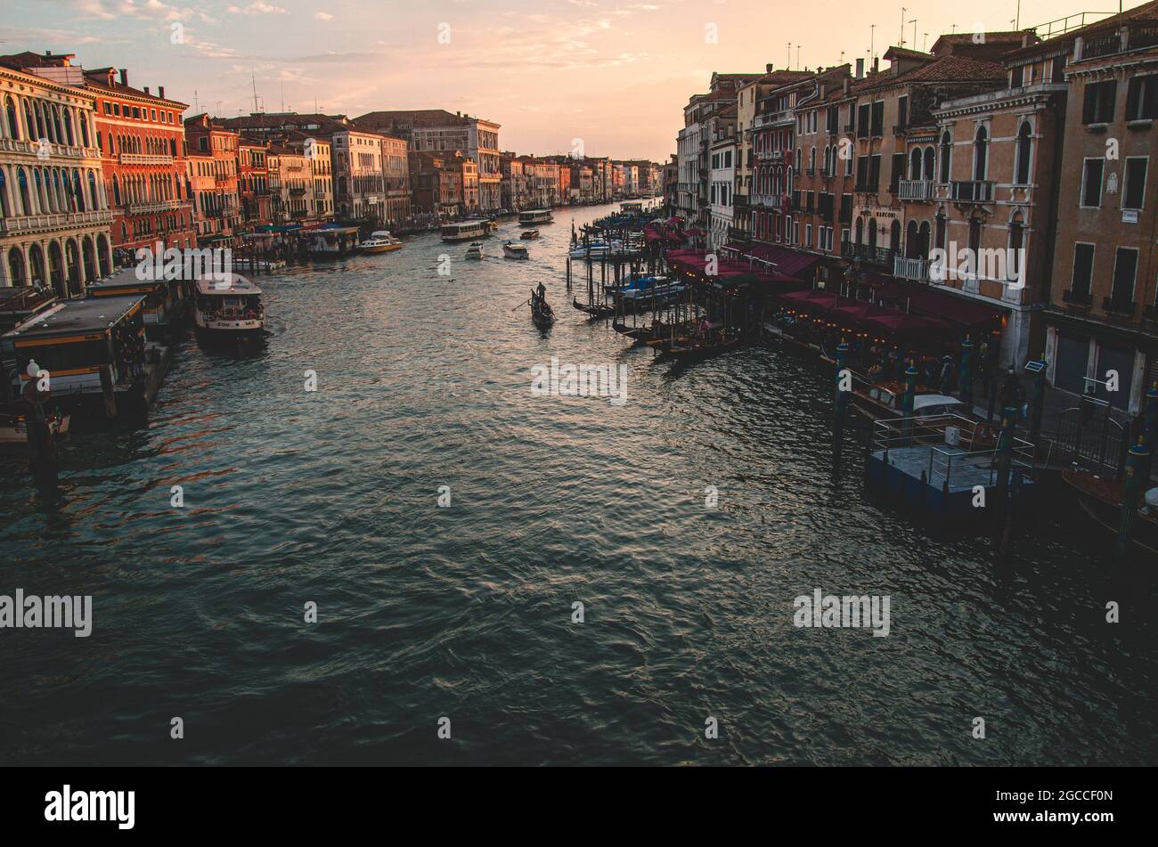 Venice gondola sunset hi-res stock photography and images - Alamy