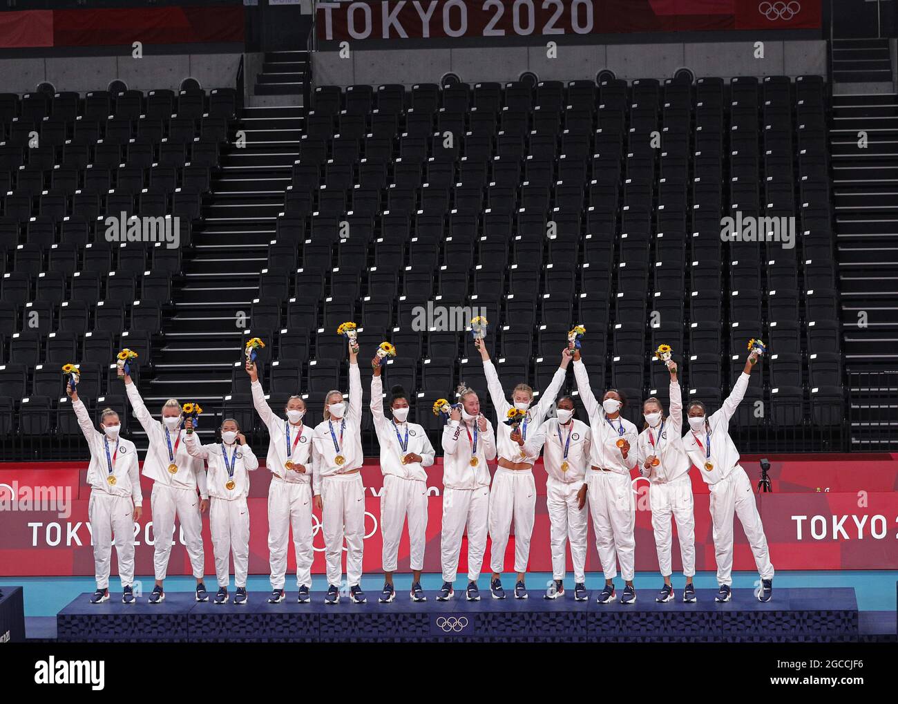 Tokyo Japan 08th Aug 21 Team Usa Pose With Their Gold Medals After Defeating Brazil In Straight Sets 25 21 25 And 25 14 In The Women S Volleyball Finals At The Tokyo Summer Olympics