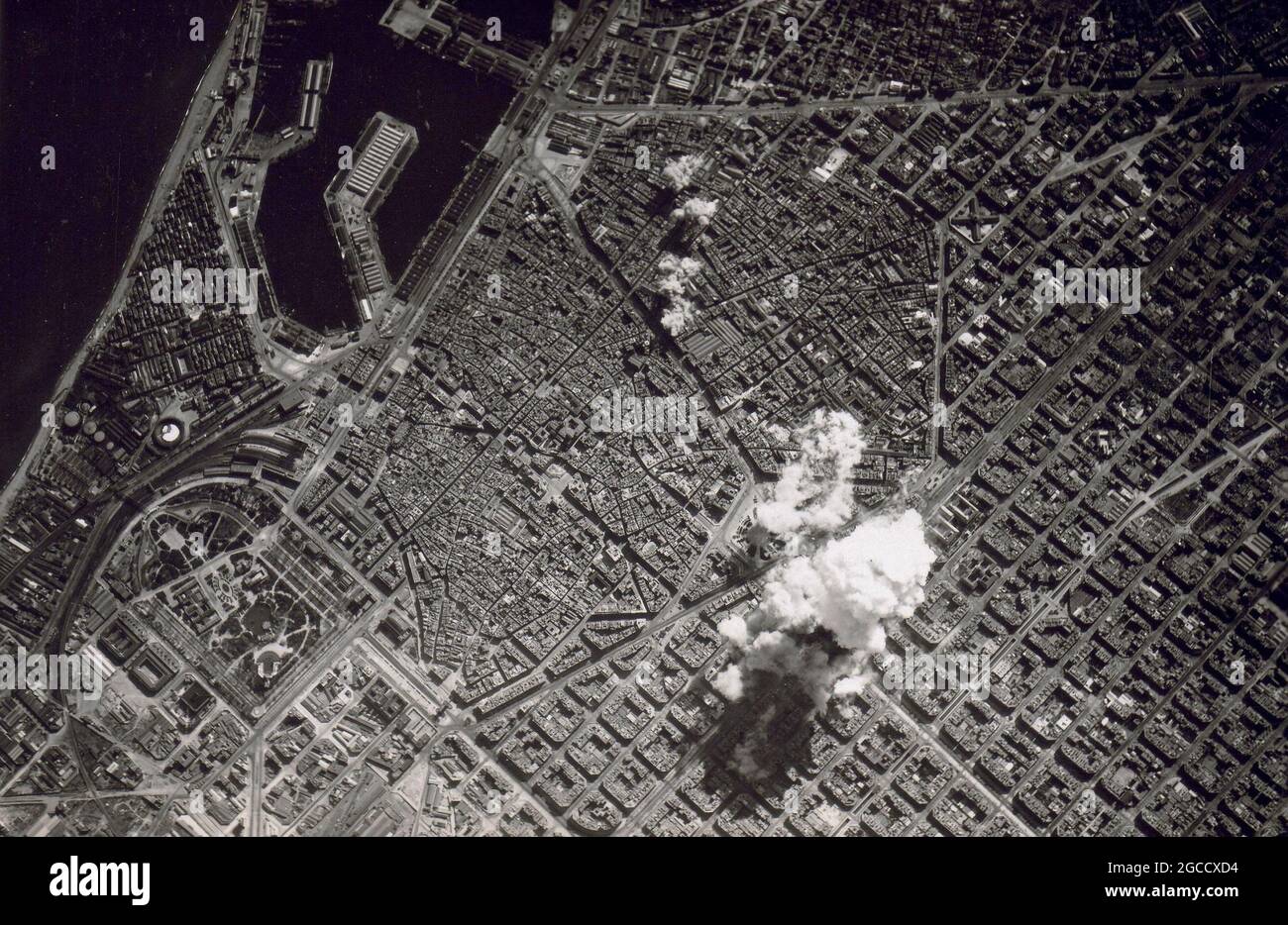 BARCELONA, CATALONIA, SPAIN - 17 March 1938 - Aerial view of the bombing of Barcelona by the Italian air force during the Spanish Civil War - Photo: G Stock Photo