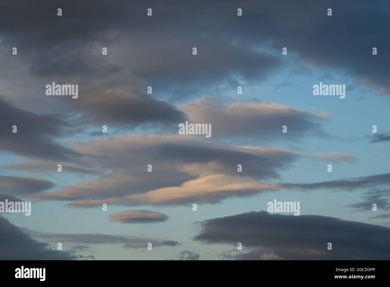 Dramatic sunset clouds in sky hi-res stock photography and images - Alamy