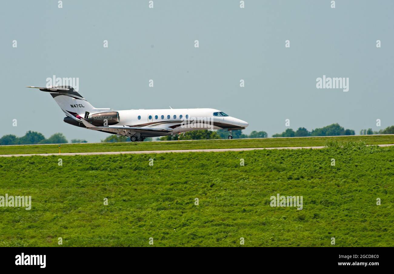 Cessna Citation Longitude landing at Lexington Bluegrass Airport Stock Photo