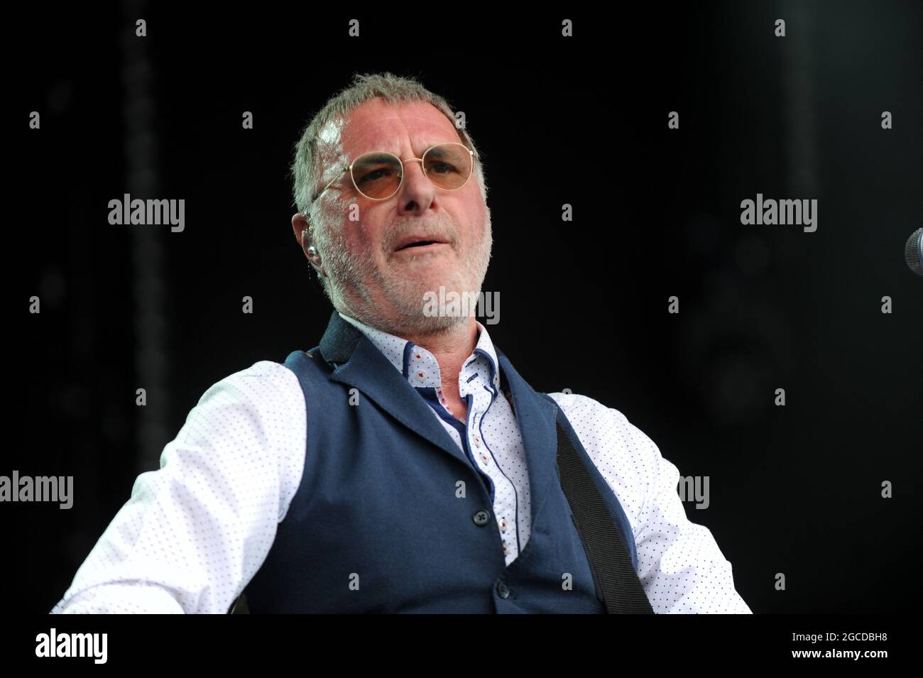 Steve Harley and the Cockney Rebel . Performing at Lets Rock Leeds 80s Stock Photo