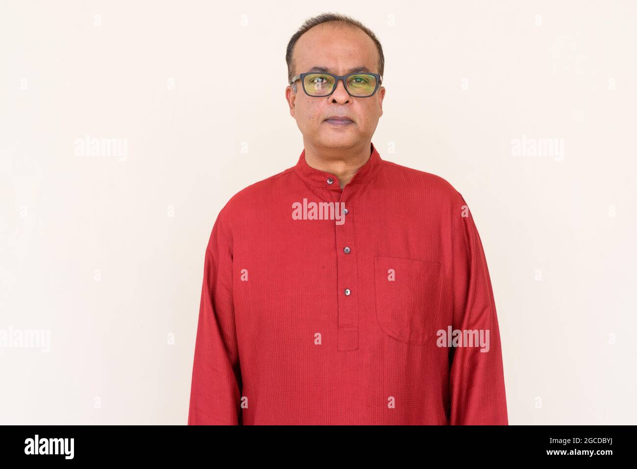 Portrait of Indian man wearing traditional clothes Stock Photo - Alamy