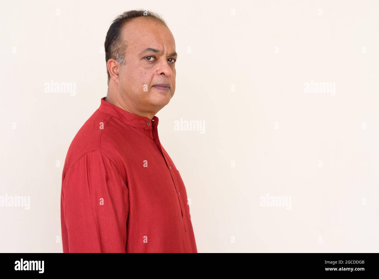 Portrait of Indian man wearing traditional clothes Stock Photo - Alamy