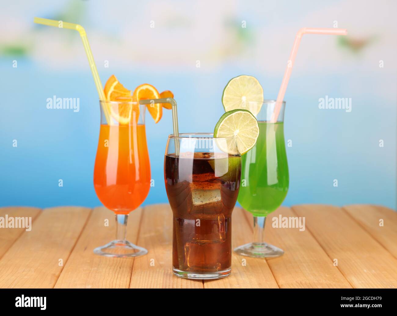 Tasty cocktails on swimming pool background Stock Photo - Alamy