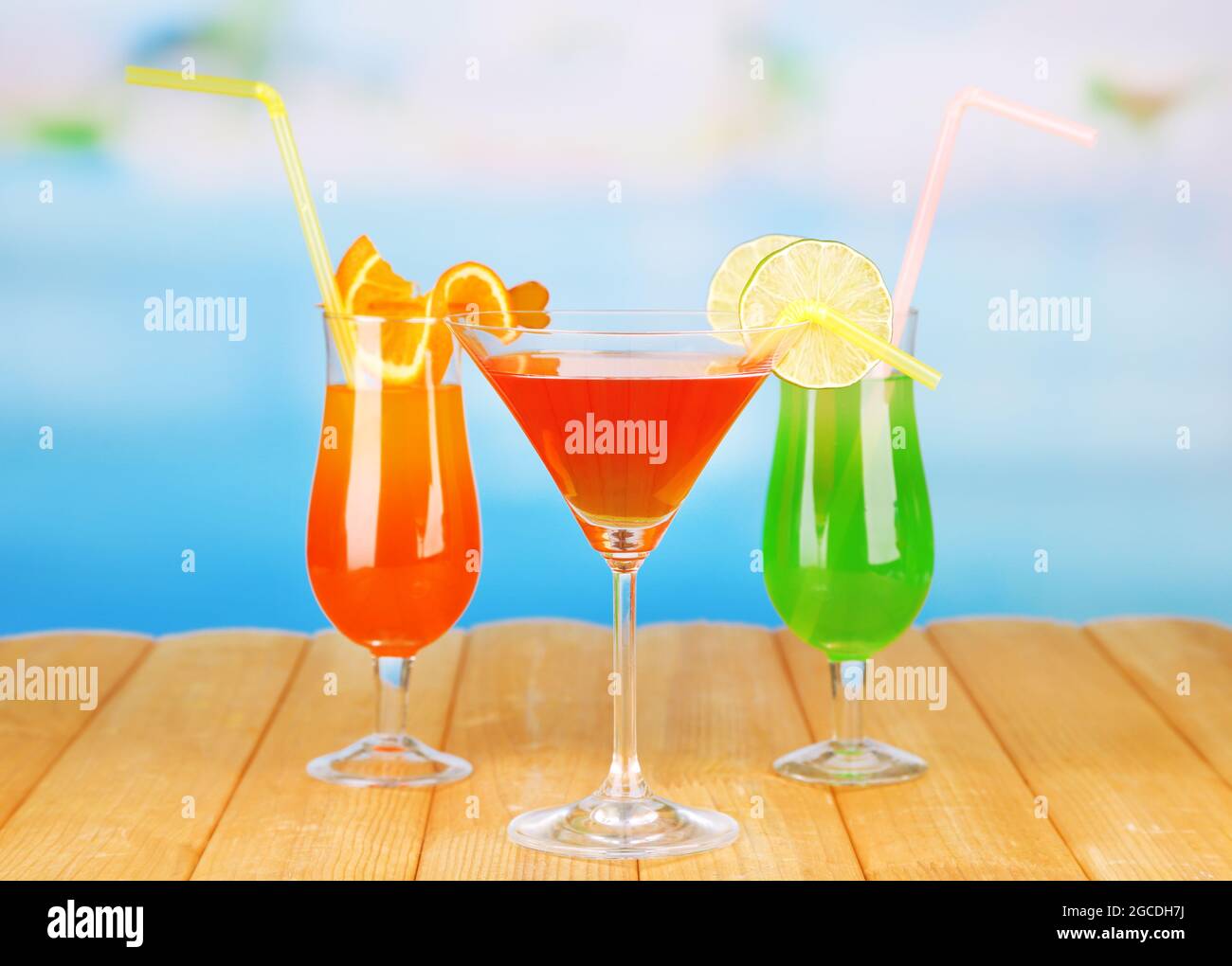 Tasty cocktails on swimming pool background Stock Photo - Alamy