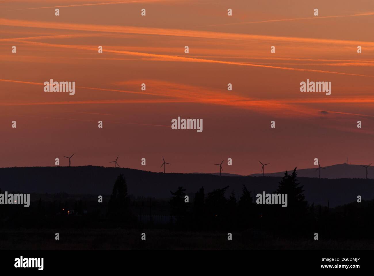 Abendrot über Le Somail im Département Aude - sunset at Le Somail im Département Aude Stock Photo