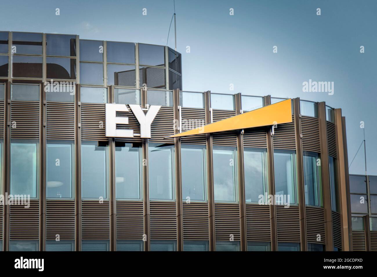 Buerohaus Spreedreieck, Ernst & Young , Ey ,  Unternehmen in den Bereichen Wirtschaftspruefung, Steuerberatung,  Managementberatung und Rechtsberatung Stock Photo