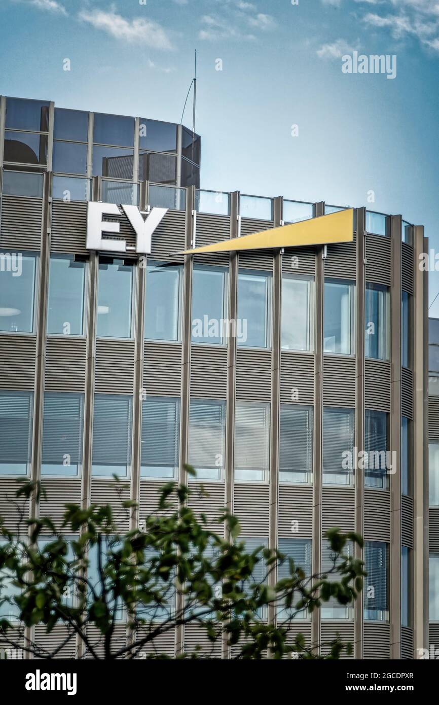 Buerohaus Spreedreieck, Ernst & Young , Ey ,  Unternehmen in den Bereichen Wirtschaftspruefung, Steuerberatung,  Managementberatung und Rechtsberatung Stock Photo