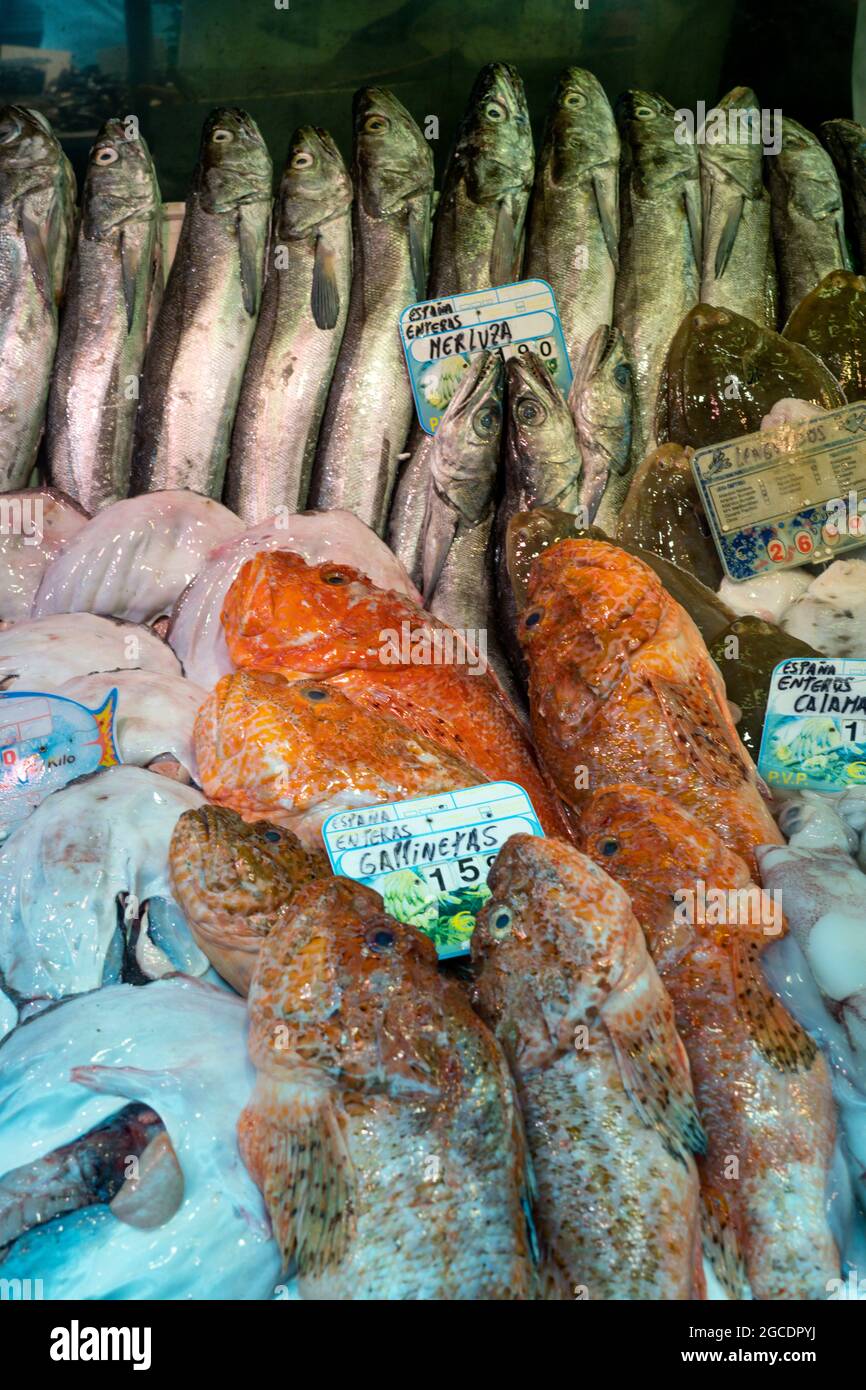 Mercado Central de Atarazanas, traditionelle Markthalle mit großer Auswahl an Lebensmitteln, Fischmarkt, Sardinen, Malaga, Costa del Sol, Provinz Mala Stock Photo