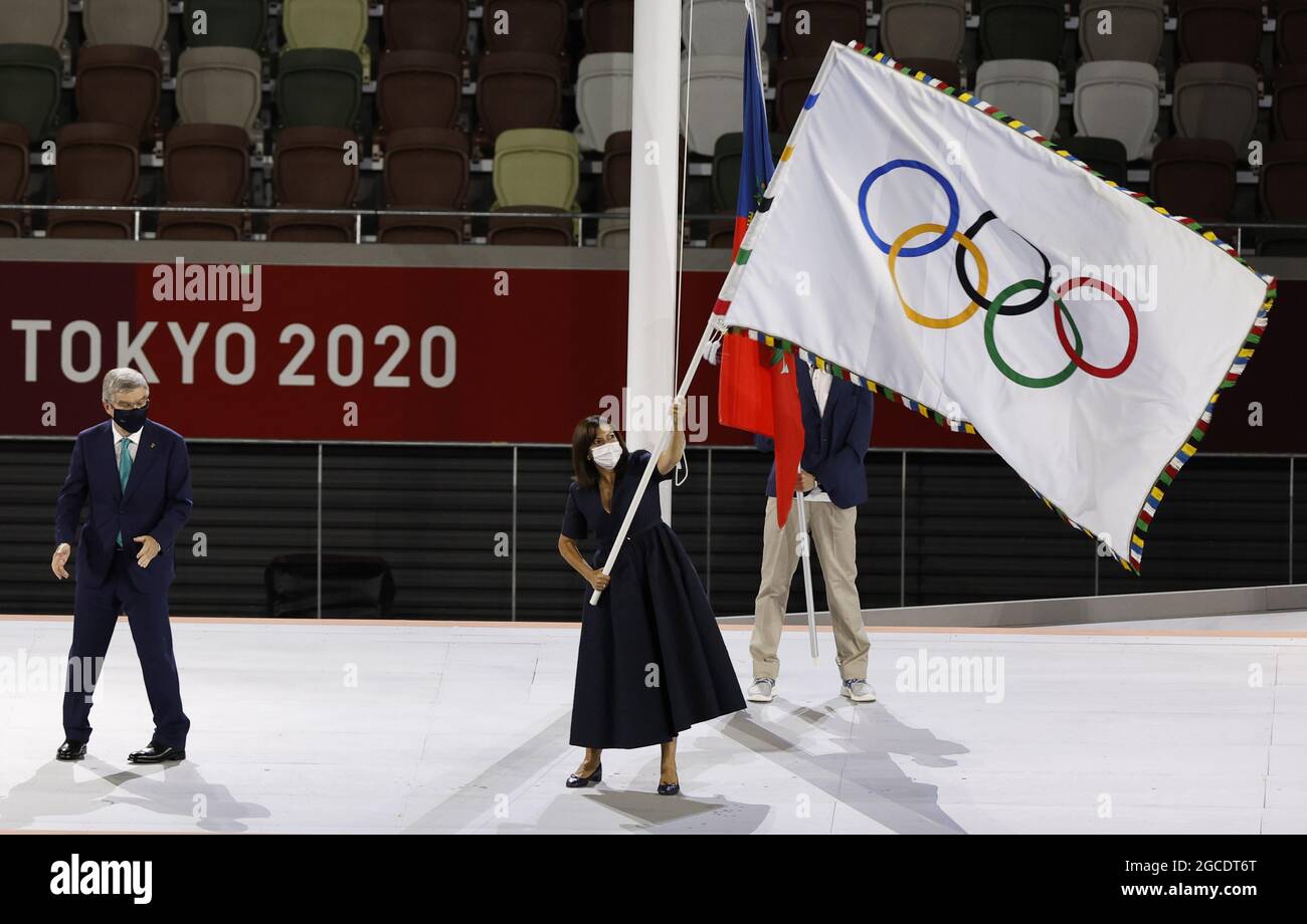 Tokyo, Japan. 08th Aug, 2021. Anne Hidalgo, Paris mayor waves the Olympic Flag after being presented by IOC President Thomas Bach (L) during the 2020 Summer Olympics Closing Ceremony at Olympic Stadium in Tokyo, Japan on Sunday, August 8, 2021. Paris will host the 2024 Summer Olympics. Photo by Tasos Katopodis/UPI Credit: UPI/Alamy Live News Stock Photo