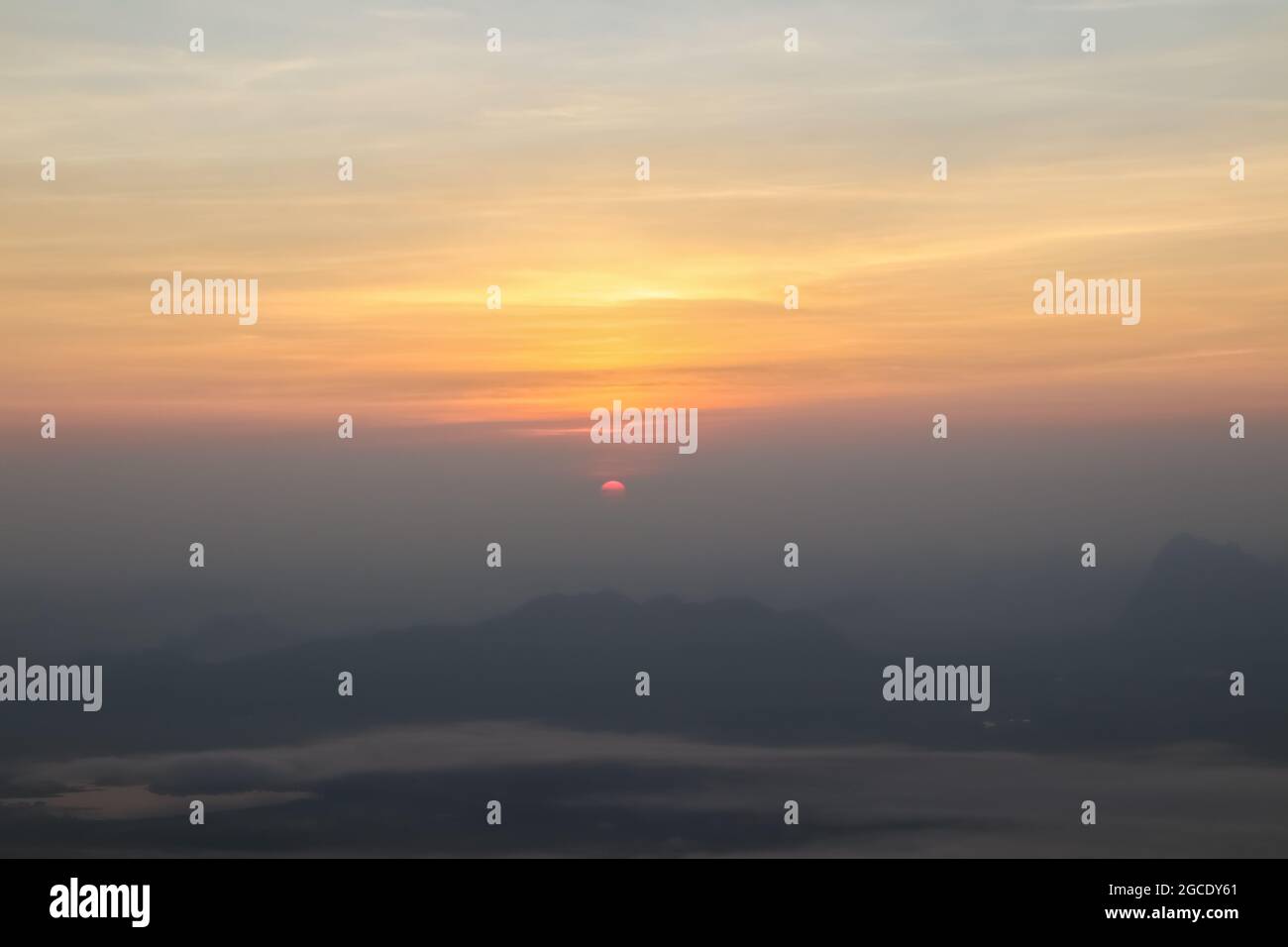 Beautiful sunset or sunrise sky above clouds with dramatic light Stock ...