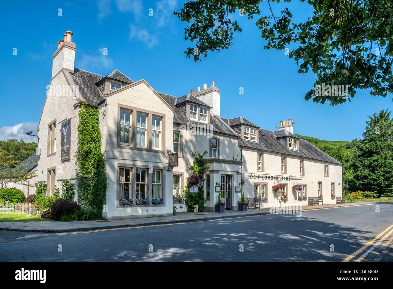Loch Lomond Arms Hotel in the village of Luss on the shores of Loch Lomond. Stock Photo