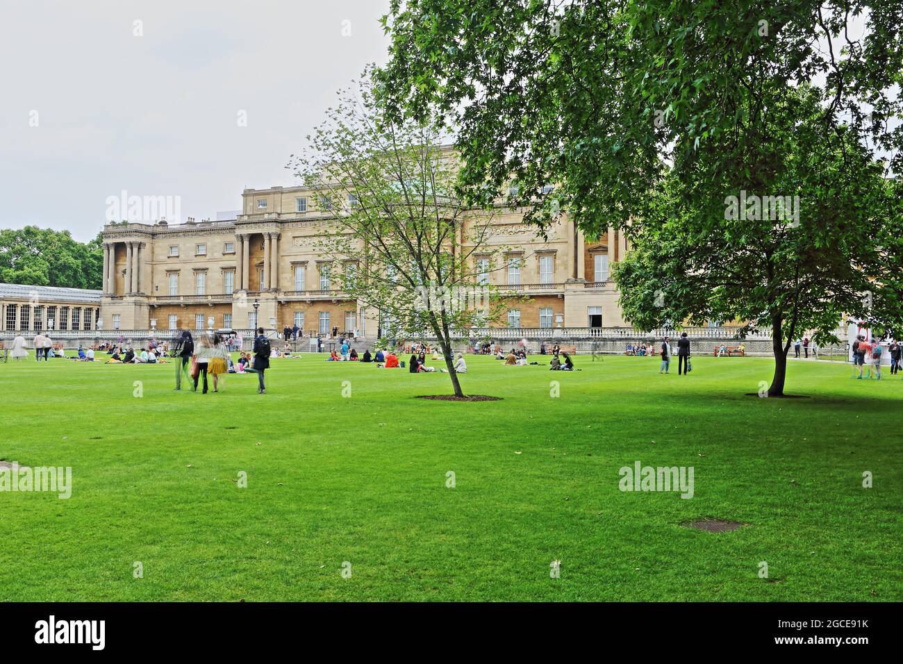 Buckingham Palace & Garden Stock Photo Alamy