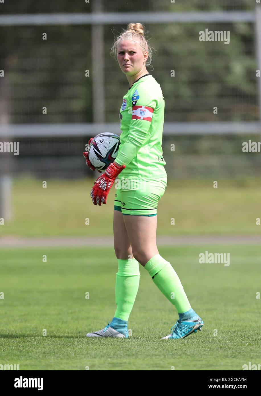 Leverkusen, Germany, 07/08/2021, Test match women, Bayer 04 Leverkusen - PEC Zwolle, goalkeeper Moon Pondes (PEC) looks on. Stock Photo