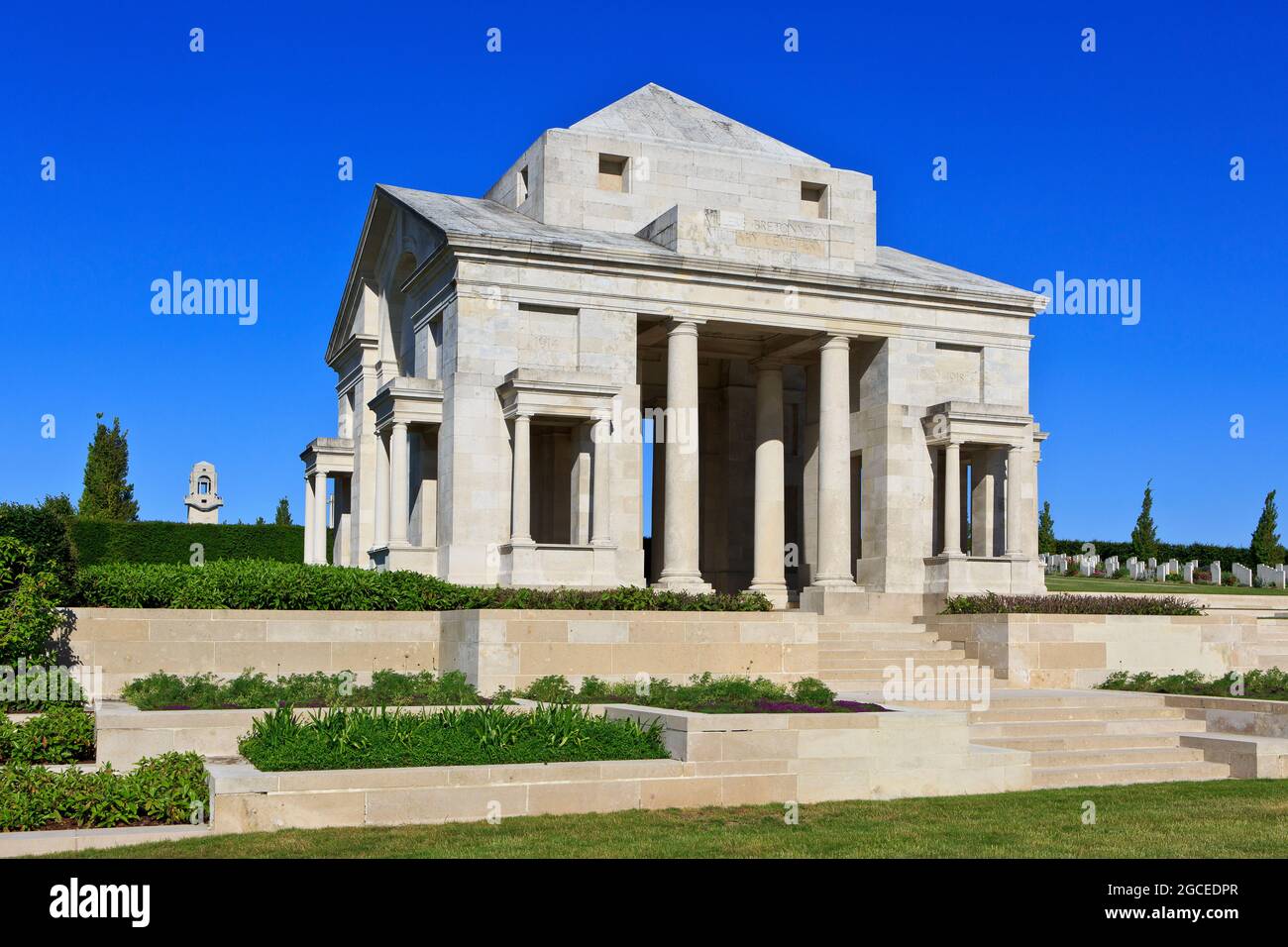 The World War I Villers–Bretonneux Australian national memorial and military cemetery at Fouilloy (Somme), France Stock Photo