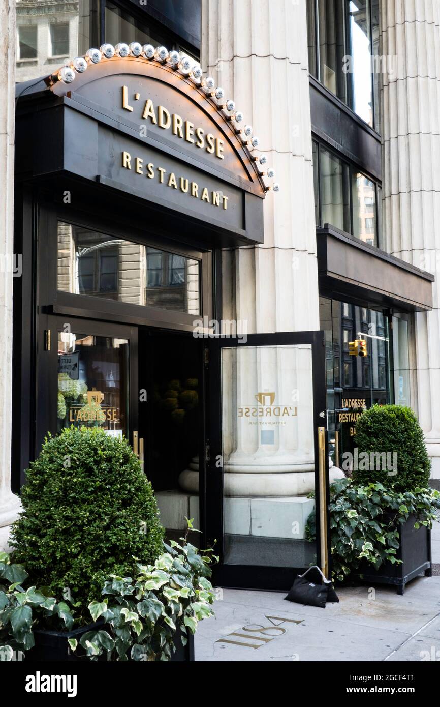 L'Adresse American Bistro is located on Avenue of the Americas in the NoMad  neighborhood of New York City, USA Stock Photo - Alamy