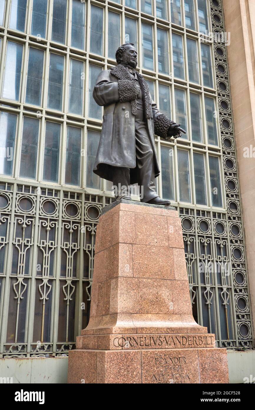 Cornelius vanderbilt statue hires stock photography and images Alamy