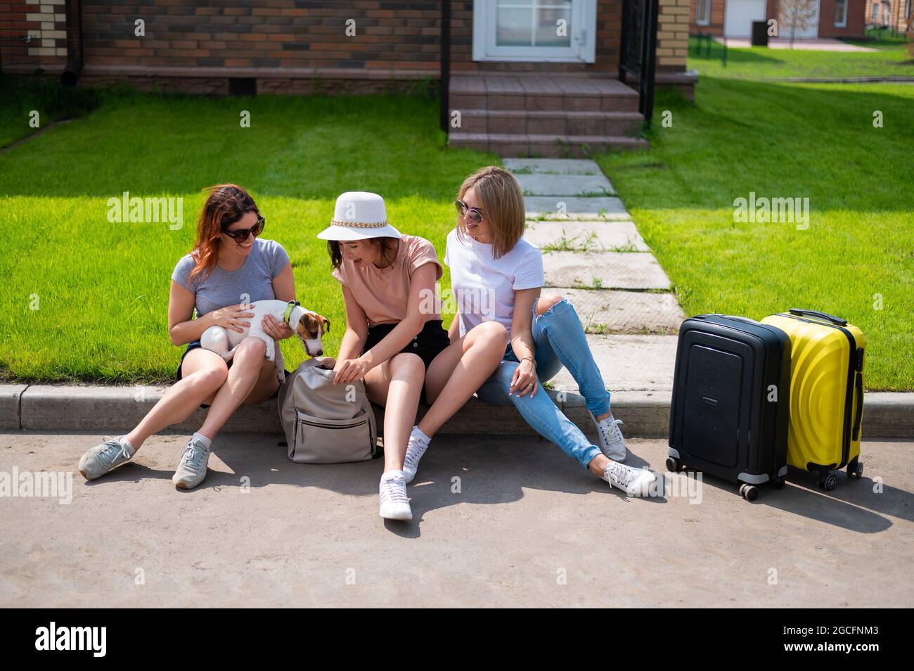 Girls With Suitcases High Resolution Stock Photography And Images Alamy