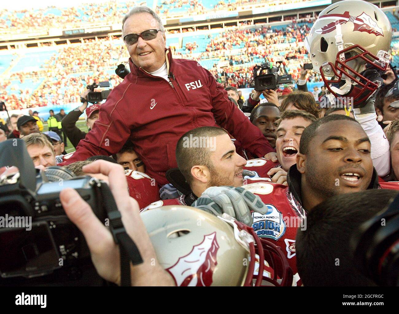 Jacksonville, USA. 01st Jan, 2010. Florida State head coach Bobby Bowden is carried triumphantly on the shoulders of his players after beating West Virginia, 33-21, in the Gator Bowl at Jacksonville Municipal Stadium in Jacksonville, Florida, Friday, January 1, 2010. Bowden died Sunday morning, August 8, 2021. He was 91. (Photo by Stephen M. Dowell/Orlando Sentinel/TNS/Sipa USA) Credit: Sipa USA/Alamy Live News Stock Photo
