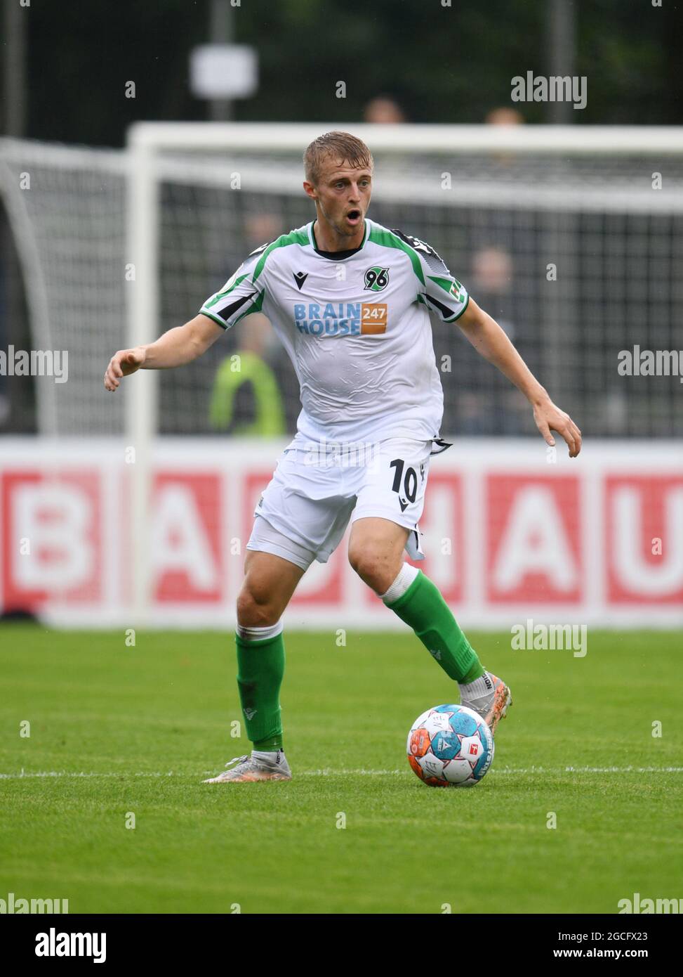 Norderstedt, Germany. 07th Aug, 2021. Football: DFB Cup, Eintracht Norderstedt - Hannover 96, 1st round at Edmund-Plambeck-Stadion. Hannover's Sebastian Ernst plays the ball. Credit: Daniel Reinhardt/dpa - IMPORTANT NOTE: In accordance with the regulations of the DFL Deutsche Fußball Liga and/or the DFB Deutscher Fußball-Bund, it is prohibited to use or have used photographs taken in the stadium and/or of the match in the form of sequence pictures and/or video-like photo series./dpa/Alamy Live News Stock Photo