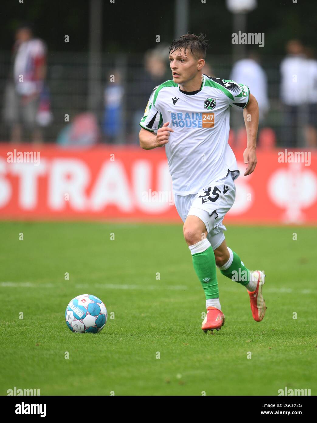 Norderstedt, Germany. 07th Aug, 2021. Football: DFB Cup, Eintracht Norderstedt - Hannover 96, 1st round at Edmund-Plambeck-Stadion. Hannover's Florent Muslija plays the ball. Credit: Daniel Reinhardt/dpa - IMPORTANT NOTE: In accordance with the regulations of the DFL Deutsche Fußball Liga and/or the DFB Deutscher Fußball-Bund, it is prohibited to use or have used photographs taken in the stadium and/or of the match in the form of sequence pictures and/or video-like photo series./dpa/Alamy Live News Stock Photo