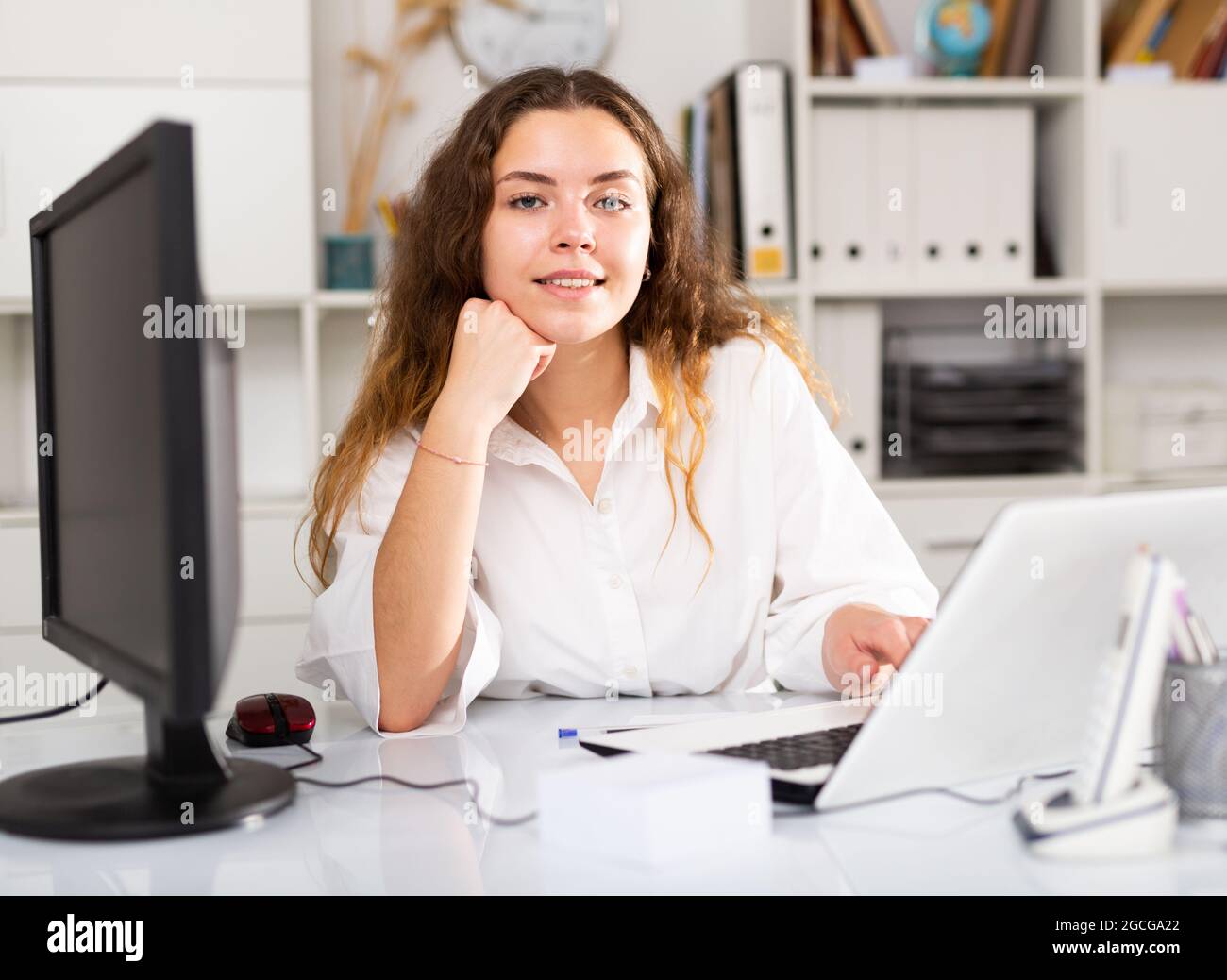 Portrait of young female office worker Stock Photo - Alamy
